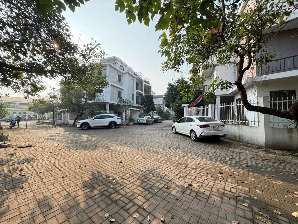 Nhà phố thương mại khu đô thị Nam 32, Hoài Đức 100m² - Cơ hội kinh doanh đỉnh cao!