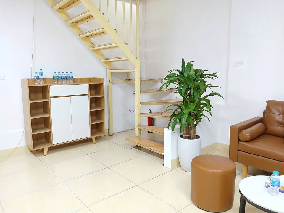 Nhà 3 tầng Định Công 44m² giá 3 tỷ - Ô tô đỗ cửa, view hồ thoáng mát!