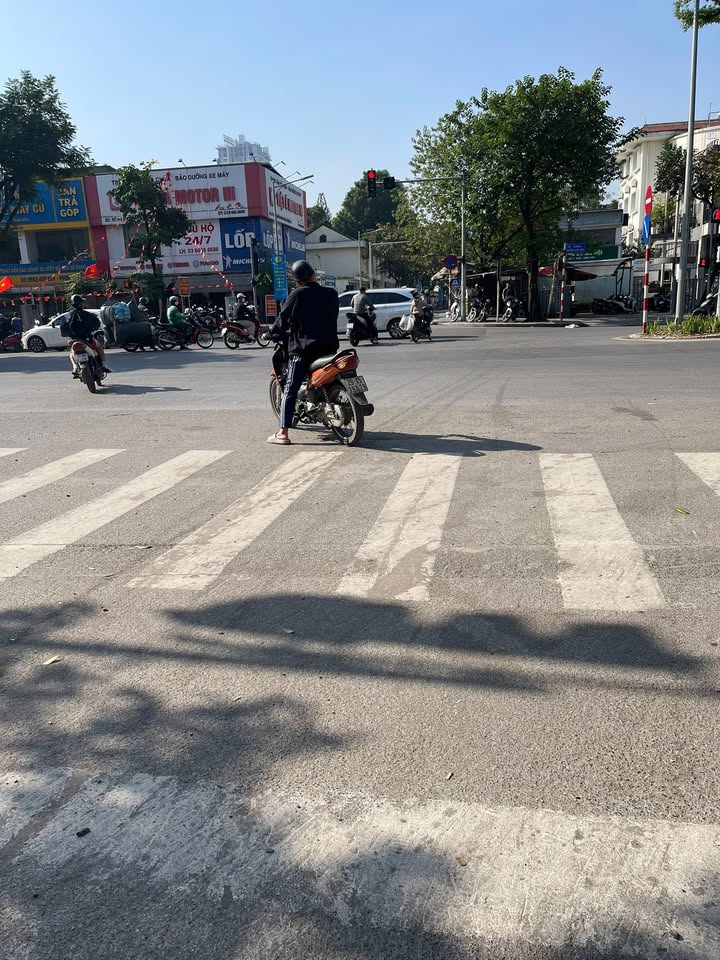 Bán nhà phố Nguyễn Khánh Toàn 70m² - Kinh doanh đỉnh cao, ô tô vào nhà!