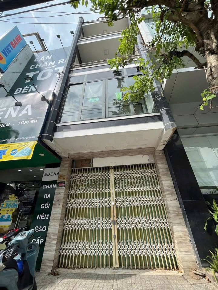 Nhà mặt tiền Hùng Vương, Long Xuyên 62m² giá 15.5 tỷ - Vị trí đắc địa kinh doanh!