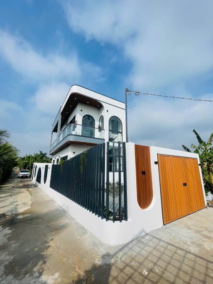 Nhà góc 2 mặt tiền Đạo Thạnh, Mỹ Tho 114m² giá 2.95 tỷ - Thiết kế sang trọng, full nội thất!