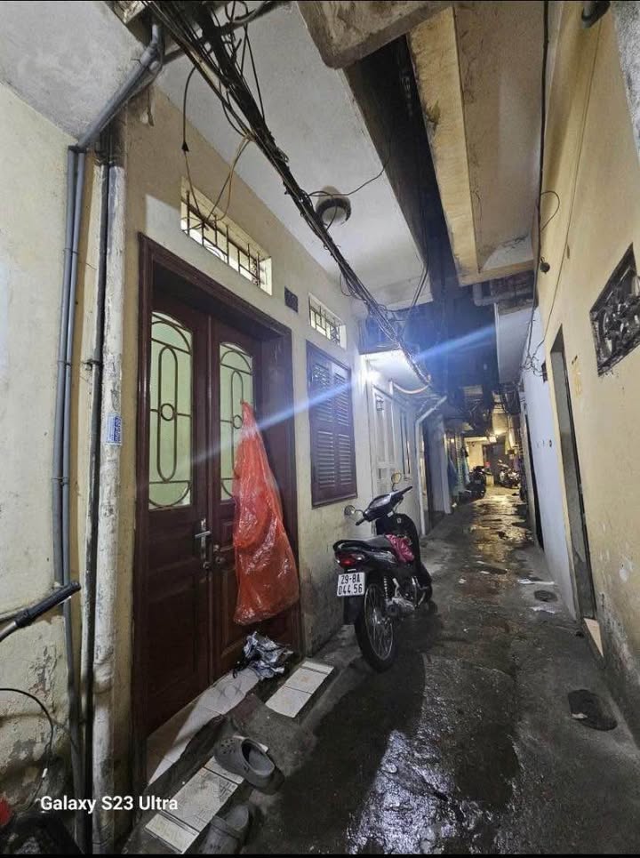 Nhà riêng Phúc Xá, Ba Đình 12m² giá 2.4 tỷ - Sổ đỏ chính chủ, tiện ích đầy đủ!