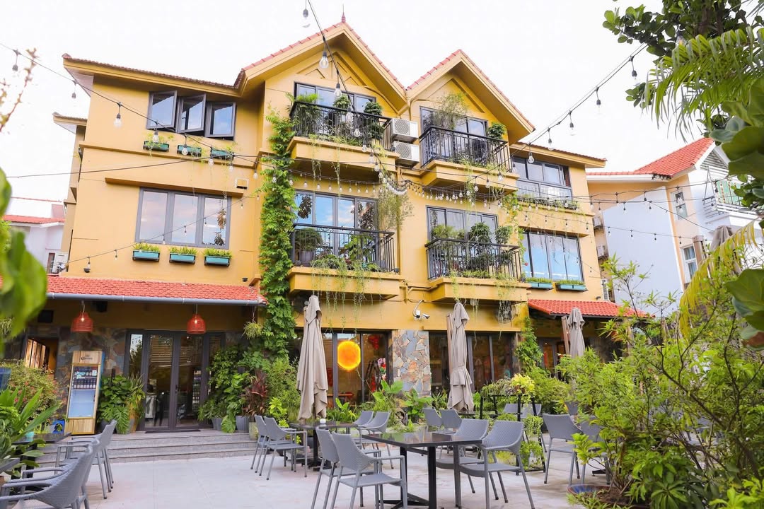 Biệt thự Hoàng Đạo Thúy 320m² giá 6.000 USD/tháng - Thiết kế hoàn hảo cho nhà hàng và coffee