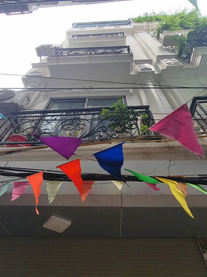 Căn hộ 40m² tại Hà Đông giá 4 tỷ - Gần trường Phenika, tiện ích đầy đủ!