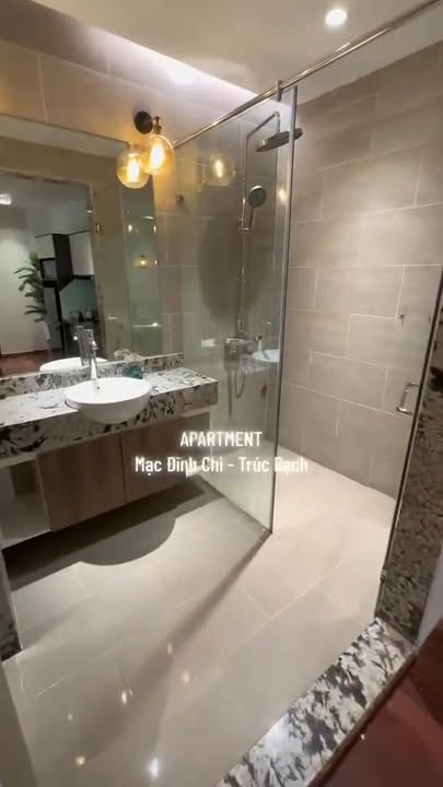 Nhà mặt phố Mạc Đĩnh Chi Trúc Bạch 45m² - Ô tô đỗ cửa, gần Hồ Tây!