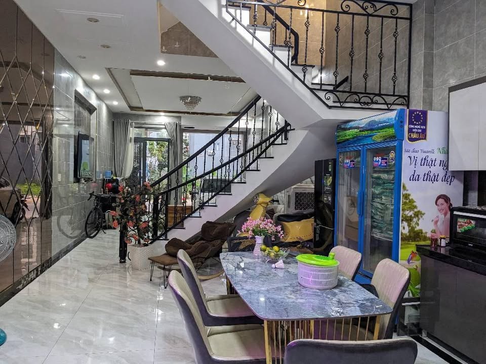 Nhà 4 tầng An Phú, Thuận An 110m² giá 6.3 tỷ - Rẻ nhất khu vực!