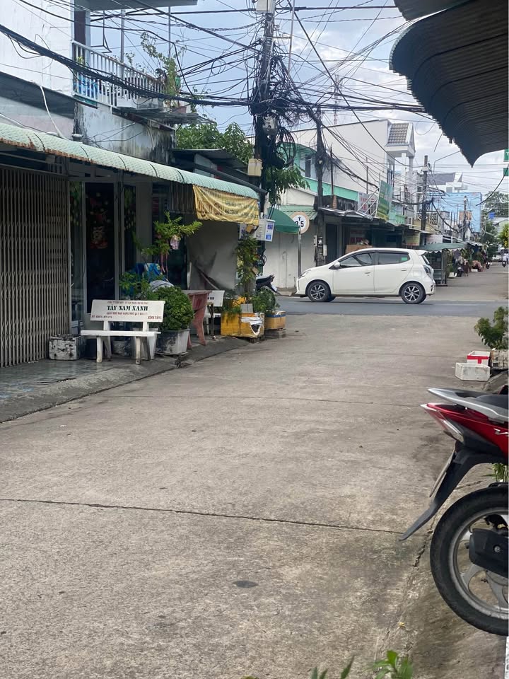 Nhà mặt tiền đường Nam Cao Rạch Giá 60m² giá 2.39 tỷ - An ninh tốt, gần chợ và trường học!