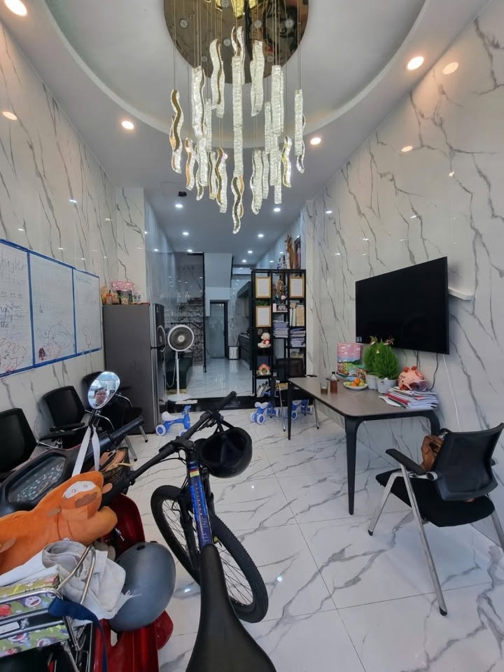 Nhà phố Lê Văn Sỹ, Quận 3 40m² giá 13 tỷ - Phong thủy tốt, dòng tiền ổn định!