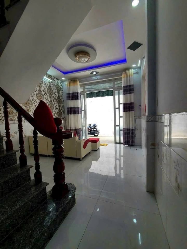 Nhà 1 trệt 1 lầu Mỹ Hạnh Bắc 32m² giá 580 triệu - Vị trí đẹp tiện lợi!