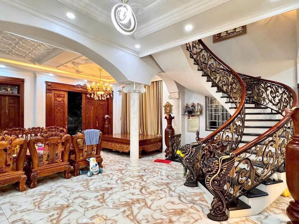 Biệt thự Townhouse KDC Đại Phúc, Bình Chánh 240m² giá 24 tỷ - Nội thất cao cấp, an ninh tuyệt đối!