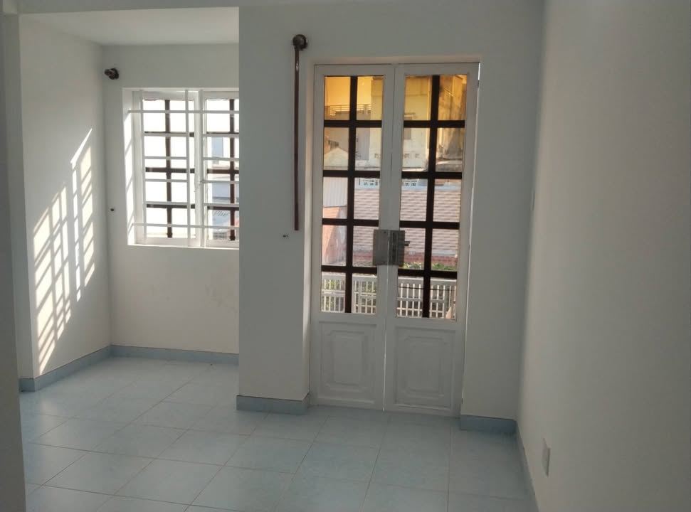 Nhà Đẹp 3 Tầng Đường Dương Bá Trạc 60m² Giá 7.6 Tỷ - Hẻm Thông Rộng Rãi!