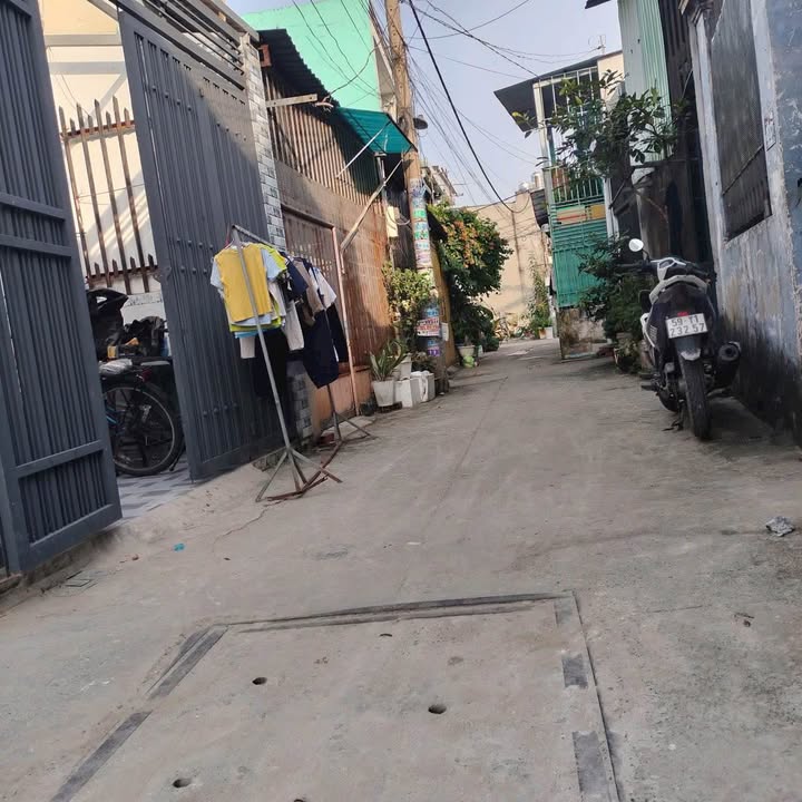 Nhà bán Bà Điểm 72m² giá 3.95 tỷ - Sổ hồng riêng, vị trí thuận lợi!