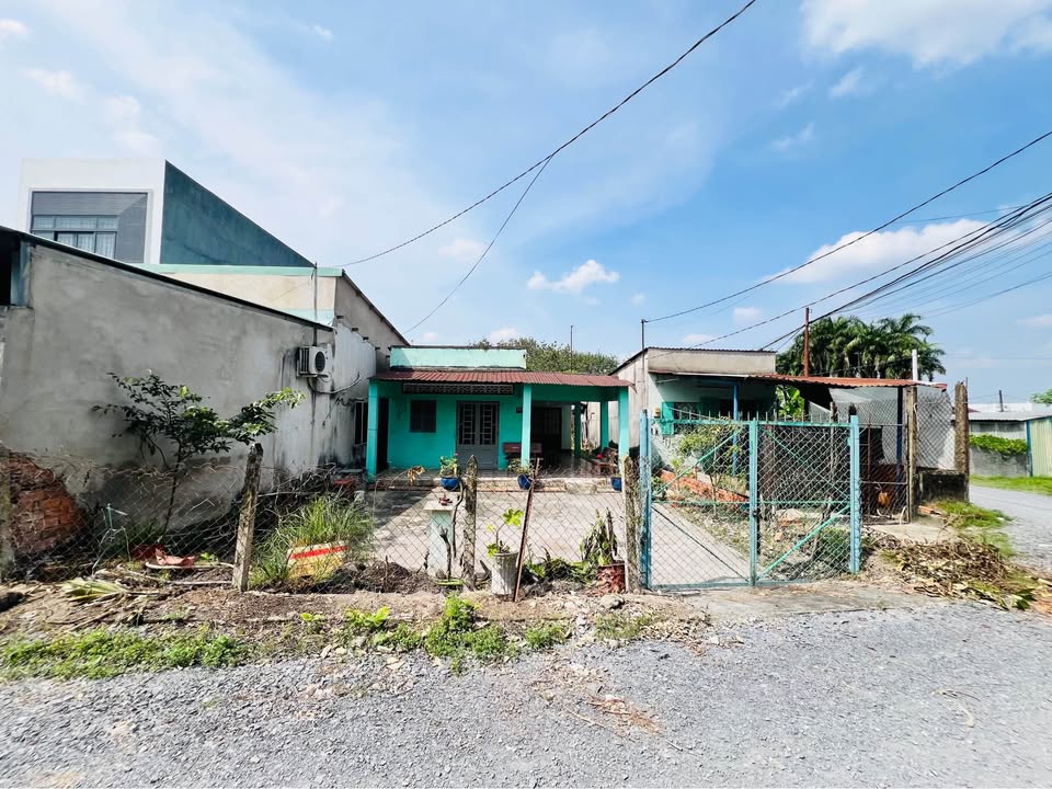 Nhà riêng Nhuận Đức, Củ Chi 56m² giá 2.7 tỷ - Sổ riêng, tiện ích đầy đủ!