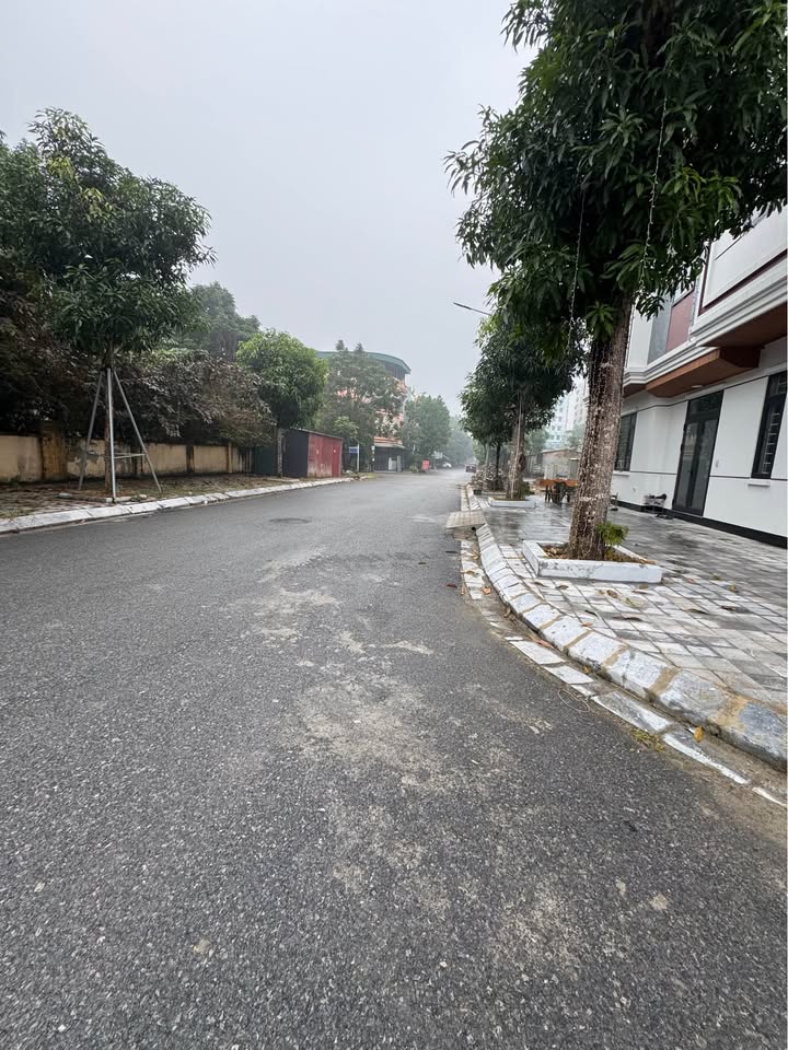 Nhà kiên cố Phú Sơn 75m² giá 2 tỷ - Mặt tiền rộng 5m, ô tô vào tận nơi!