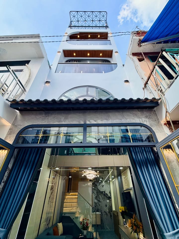 Nhà phố mới xây Gò Vấp 22m² giá 4.97 tỷ - Hướng Nam, nội thất cao cấp!