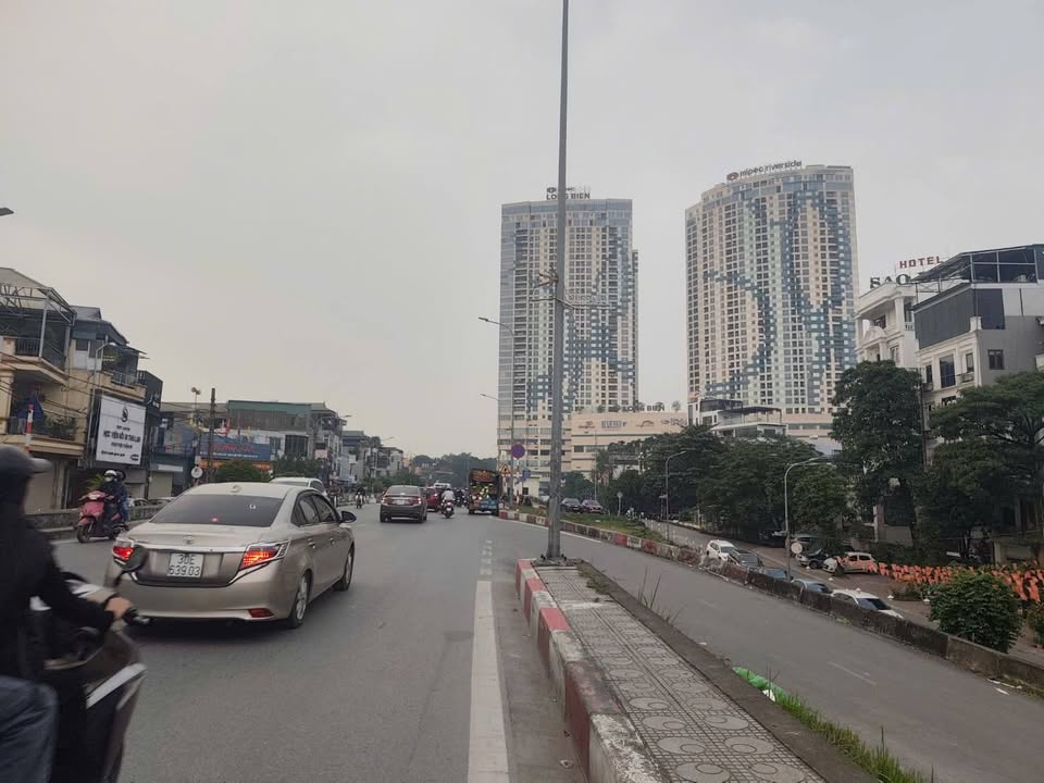 Nhà Bồ Đề Long Biên 171m² giá 17 tỷ - Ô tô vào tận nhà, gần hồ!