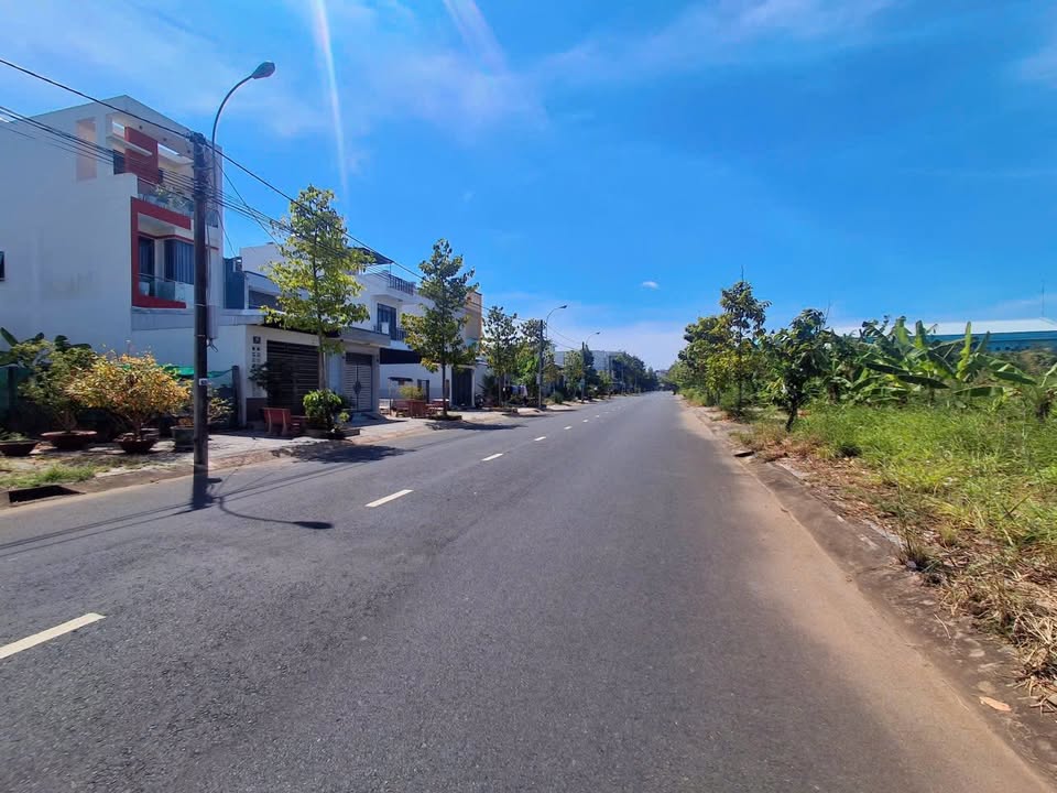 Nhà phố An Xuyên 96m² giá 1.5 tỷ - Sổ hồng chính chủ, thổ cư 100%!