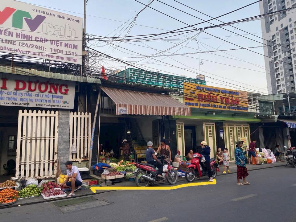 Nhà phố Dĩ An 138m² giá 9.5 tỷ - Kinh doanh đắc địa ngay chợ Đông Hòa!