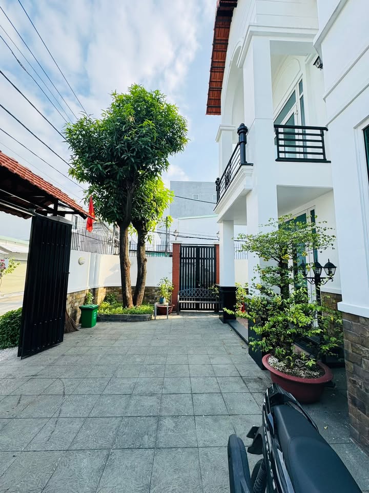 Biệt Thự Góc 2 Mặt Tiền Hiệp Bình Phước 153m² giá 18 tỷ - Thiết kế hiện đại, nội thất cao cấp!