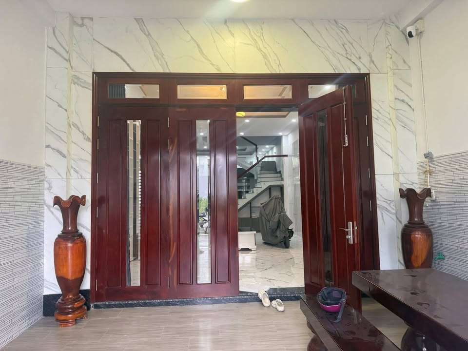 Nhà 2 lầu 1 trệt 96m² tại xã An Phước - Giá chỉ 5 tỷ, sân đậu xe hơi!