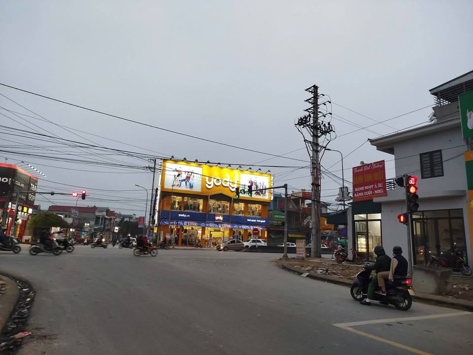 Nhà mái thái mới xây tại Tân Phong, Quảng Xương 388m² - Giao thông thuận tiện!