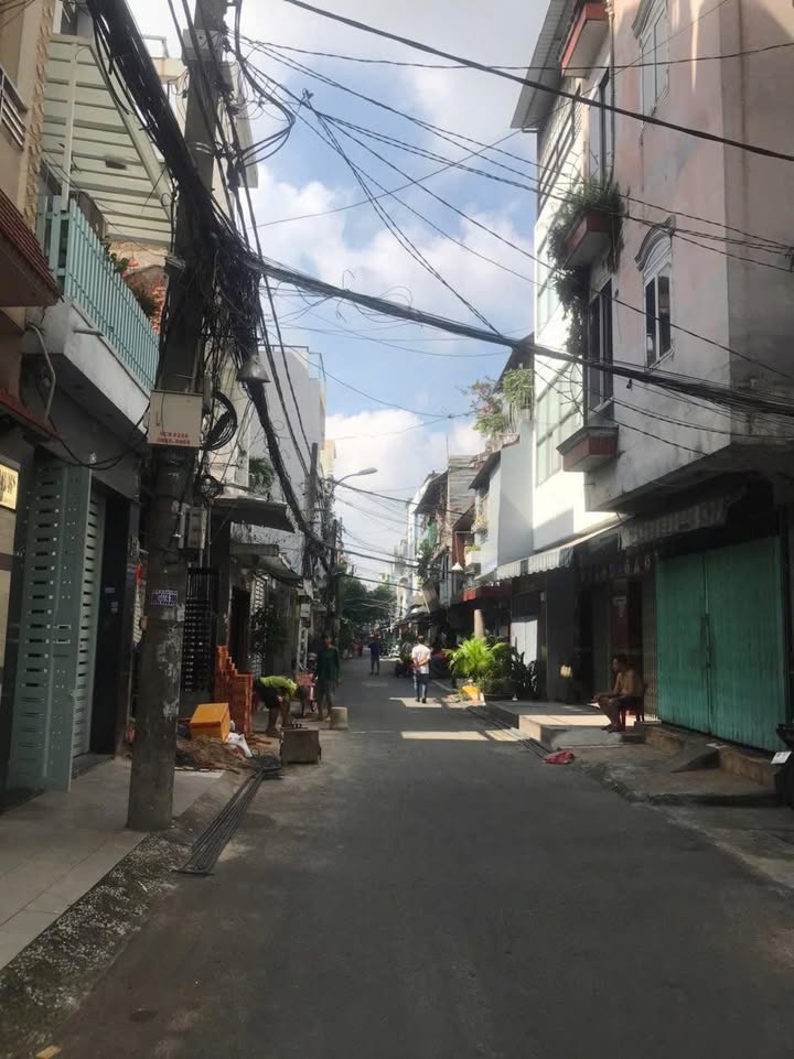 Nhà bán hẻm 341 Lạc Long Quân, Quận 11, 56m² giá 9.2 tỷ - Kinh doanh và cho thuê lý tưởng!