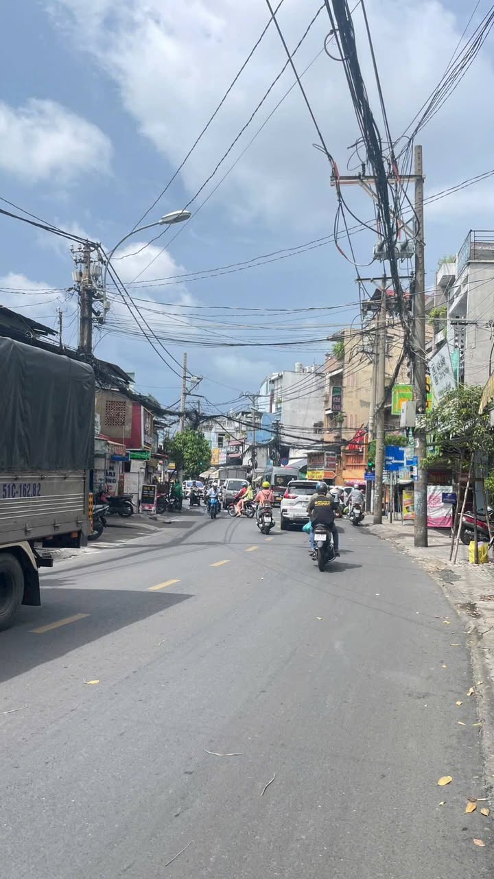 Nhà mặt tiền kinh doanh Lạc Long Quân, Quận 11 - Diện tích 32m² chỉ 5.5 tỷ!