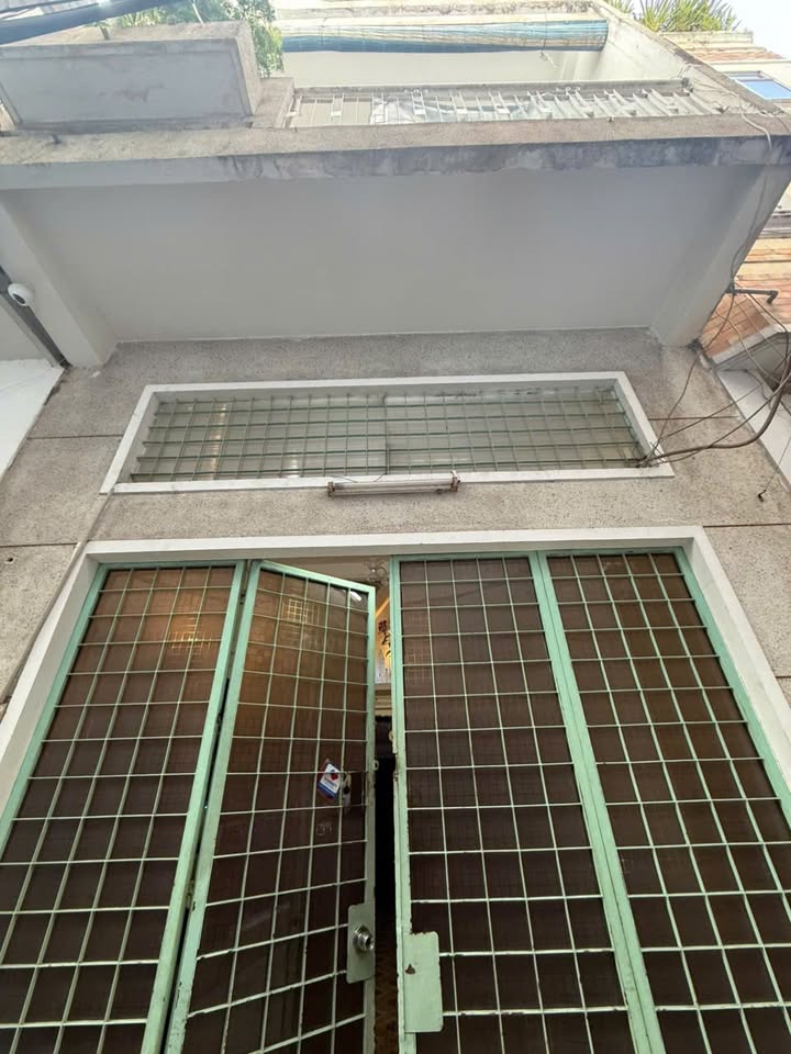 Nhà 3 tầng mặt hẻm ô tô Nguyễn Trãi, Quận 1 - 42m² giá chỉ 6.8 tỷ!