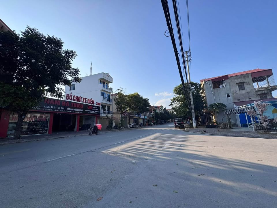 Nhà 3 tầng mặt đường Bà Triệu Lạng Sơn 100m² giá 8.x tỷ - Kinh doanh đắc địa!