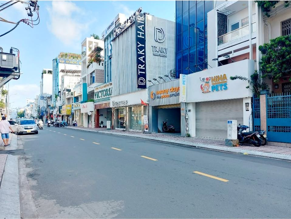 Nhà phố Phú Nhuận 189m² giá 38 tỷ - Hẻm xe hơi 8m sát Mặt Tiền