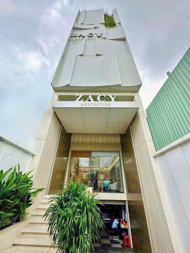 Tòa nhà FrontHouse mặt tiền Ung Văn Khiêm 184m² giá 50 tỷ - Cơ hội đầu tư sinh lời!