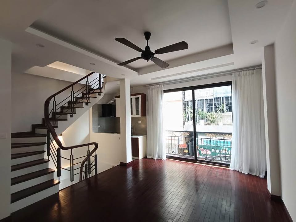 Nhà phố Tây Hồ 30m² giá 9 tỷ - Kinh doanh đỉnh cao, ô tô vào tận nơi!