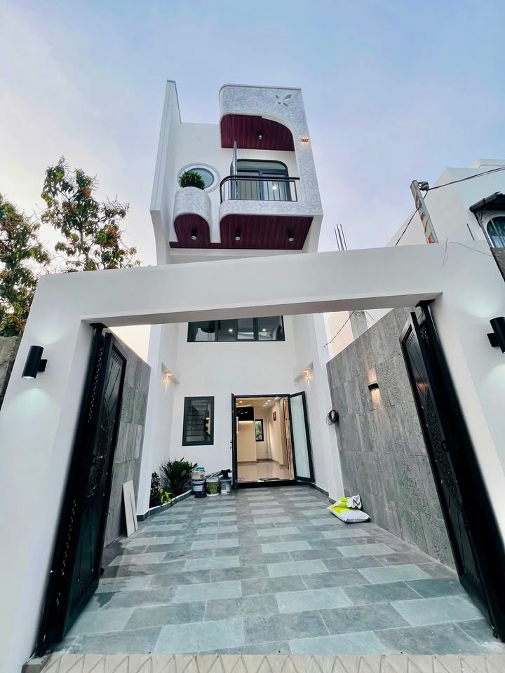 Nhà phố Mỹ Hưng, Mỹ Phong, 67m² giá 2.38 tỷ - Tiện nghi đầy đủ, thiết kế sang trọng!