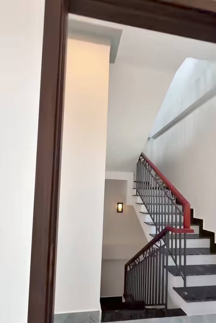 Nhà hẻm nhựa ô tô 4m Lữ Gia, Đà Lạt 60m² giá 4.3 tỷ - Khu dân cư yên tĩnh!