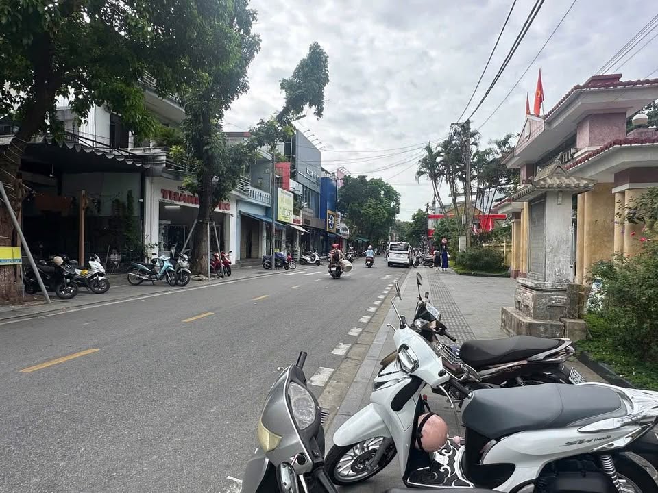 Bán nhà mặt tiền Đinh Tiên Hoàng, Huế 42m² giá 5 tỷ - Kinh doanh đắc địa!