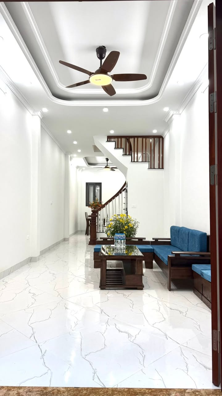 Nhà phố Tứ Liên 44m² giá 11.2 tỷ - Chính chủ bán gấp, tiện ích đầy đủ!