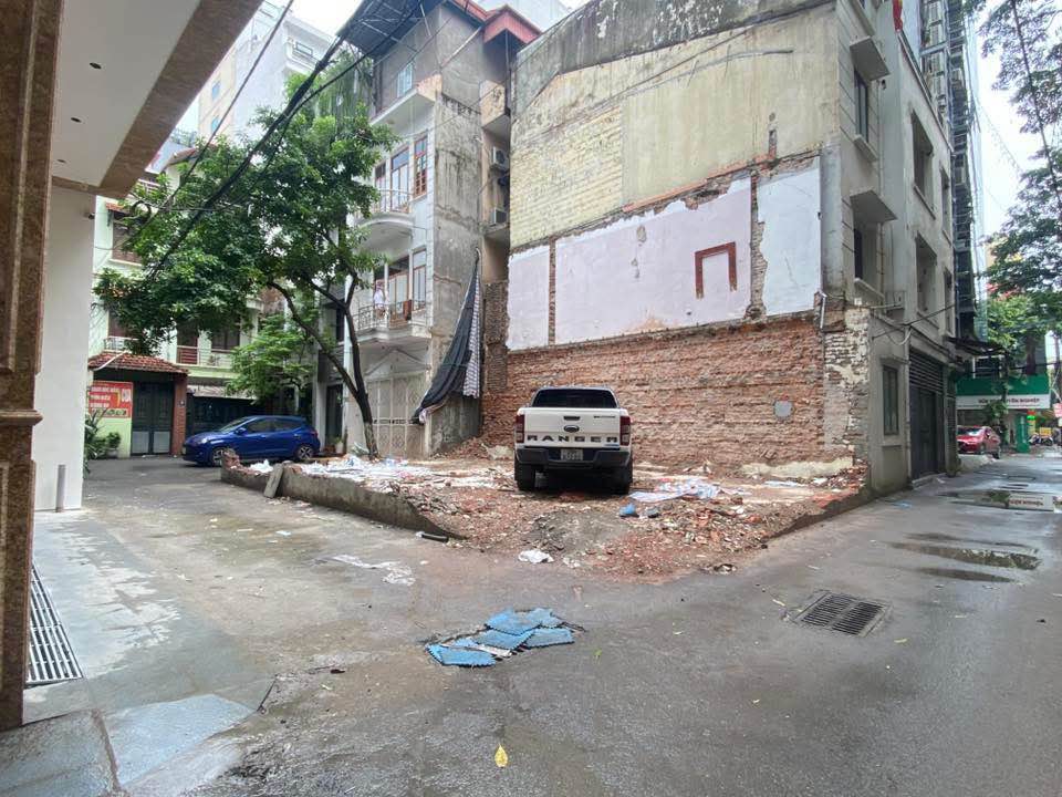 Nhà Phố Hoàng Quốc Việt 98m² giá 45.3 tỷ - Sẵn GPXD 9 tầng, mặt tiền lớn!