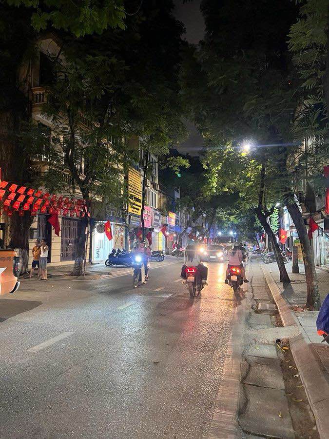 Nhà mặt phố Đội Cấn, quận Ba Đình 15m² giá 7.3 tỷ - Vị trí đắc địa cho đầu tư!