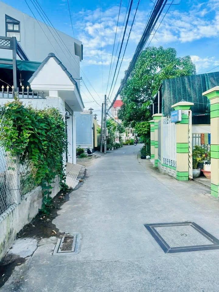 Nhà riêng Bến Tre 97m² giá 1.9 tỷ - Hẻm ô tô, sẵn sàng vào ở!