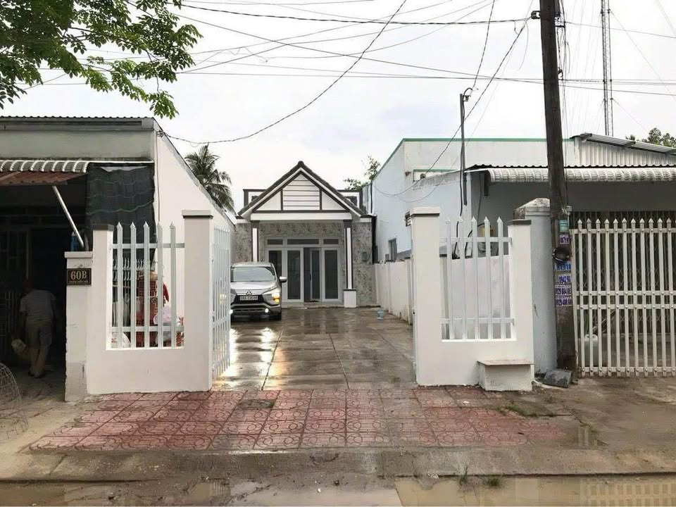 Nhà mặt tiền Trần Thủ Độ Rạch Giá 220m² giá 2.2 tỷ - Phù hợp vừa ở vừa kinh doanh!