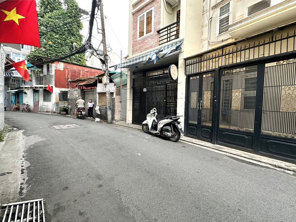 Nhà phố 40m² đường Hoàng Hoa Thám, Phú Nhuận - Giá 8.2 tỷ - Thiết kế hiện đại!