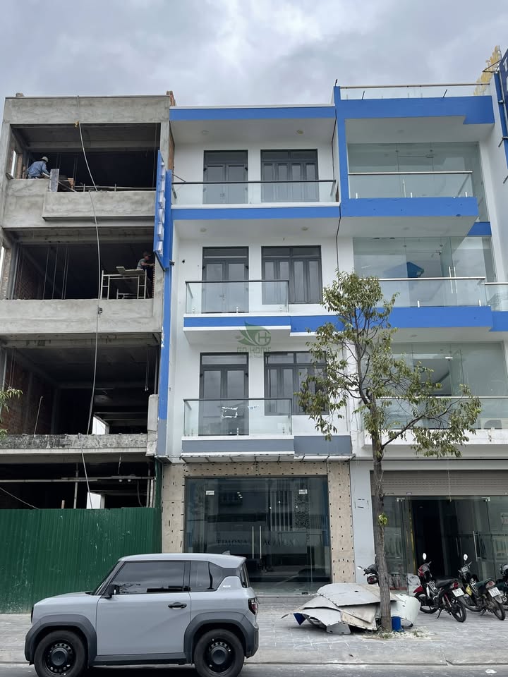 Nhà 4 tầng mặt tiền đường Thích Quảng Đức, Nha Trang - Thích hợp làm văn phòng và spa!