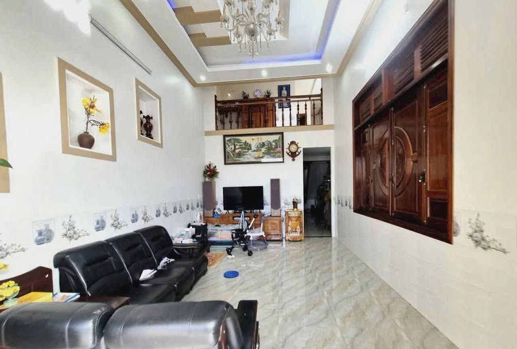 Nhà đẹp hẻm Tây Sơn, Phường 2, TP Bảo Lộc, 105m² giá 3.6 tỷ - Sân ô tô, đầy đủ tiện nghi!