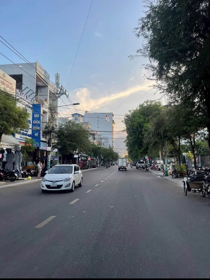 Nhà mặt tiền Nguyễn Huệ Quy Nhơn 132m² giá 19.8 tỷ - Đầu tư sinh lời vượt trội!