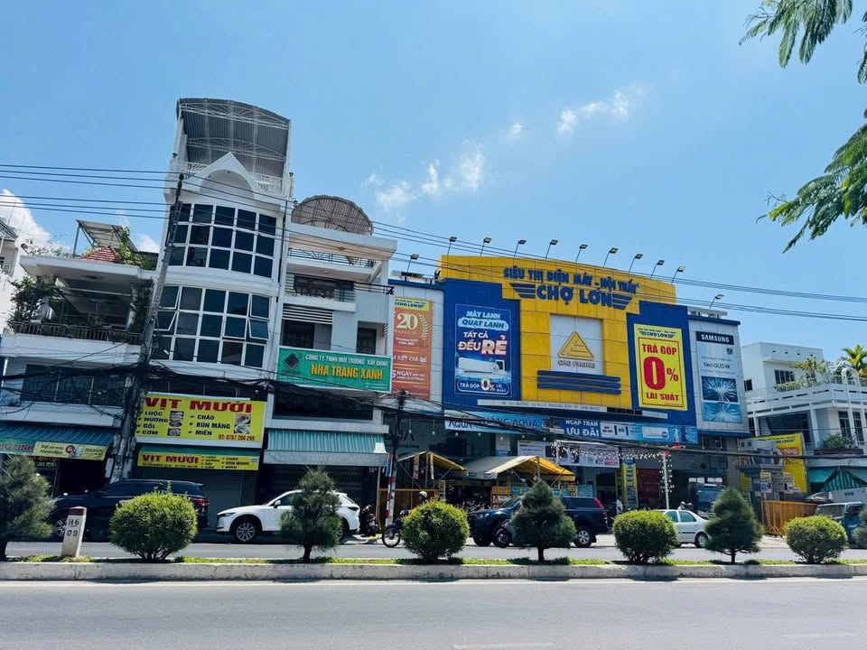Cho thuê nguyên căn mặt tiền đường 23/10 Nha Trang 74m² giá 25 triệu - Phù hợp kinh doanh đa dạng!