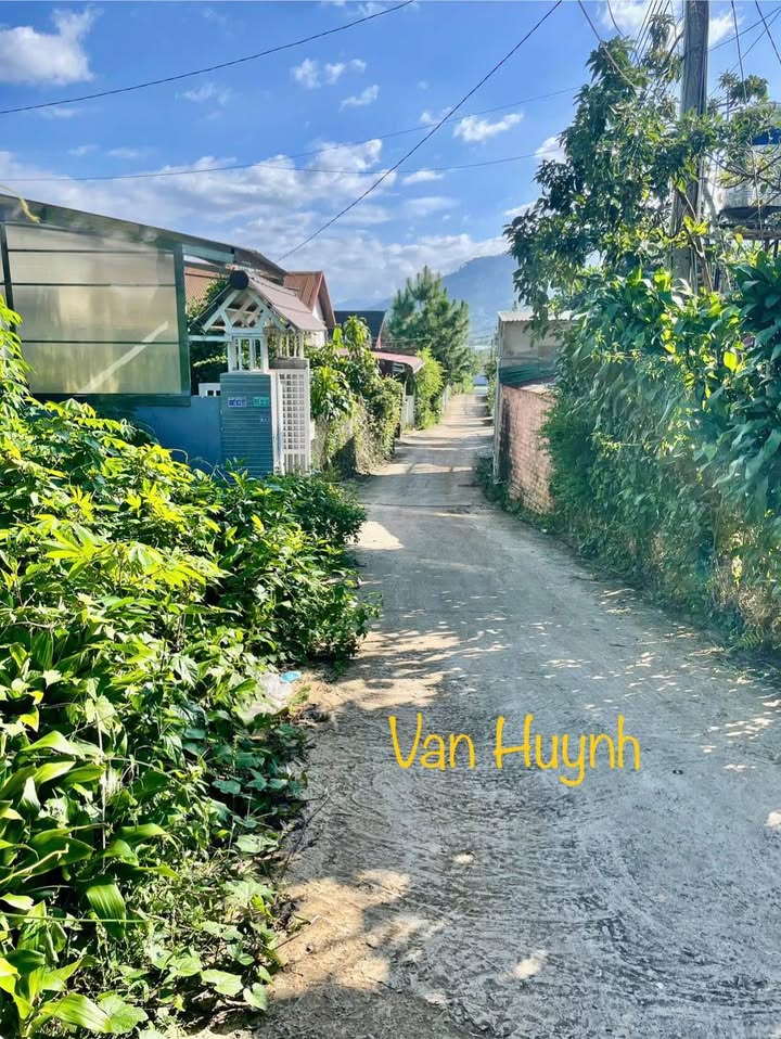 Nhà cho thuê hẻm Trần Phú, Bảo Lộc 2PN giá 4.3 triệu - Gác xếp tiện nghi!