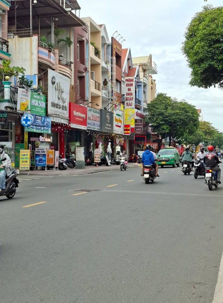 Nhà mặt tiền Hoàng Hoa Thám 165m² giá 36 tỷ - Tiềm năng đầu tư lớn!