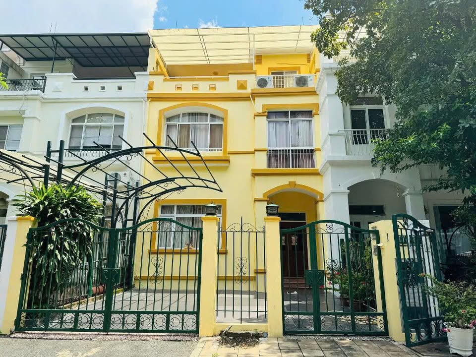 Biệt thự Hưng Thái 1, Quận 7, 126m² giá 35.5 tỷ - An ninh 24/7, tiện ích đầy đủ!