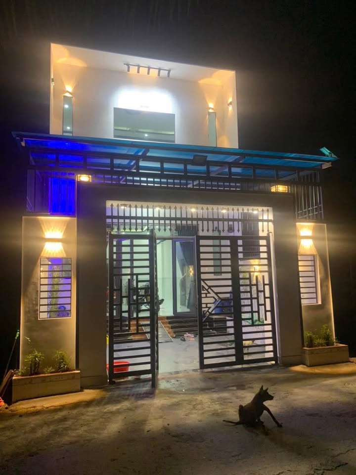 Nhà đẹp 1 trệt 1 lầu tại Phong Điền, Cần Thơ - Giá chỉ 2.39 tỷ!