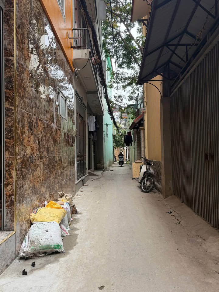 Nhà Định Công 33m² giá 9.7 tỷ - Lô góc, thang máy, kinh doanh tốt!